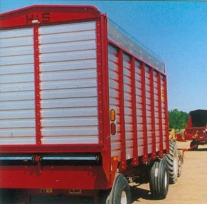 H&S Manufacturing HD 7+4 Front and Rear Unload Forage Box